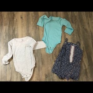 Toddler girls Carters mildly Used 24 months set